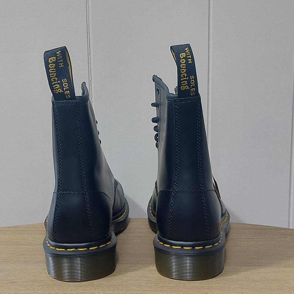 NWT! Dr. Martens 1460 Black Smooth Leather Women's size 9 Mens size 8 - Picture 9 of 14